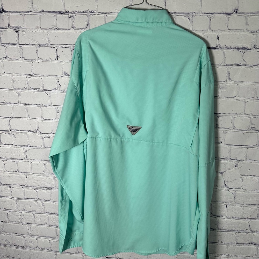 Columbia Men's Light Blue Casual Shirt - Picture 2 of 3